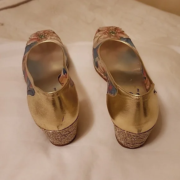 Shoes - Picture 5 of 8